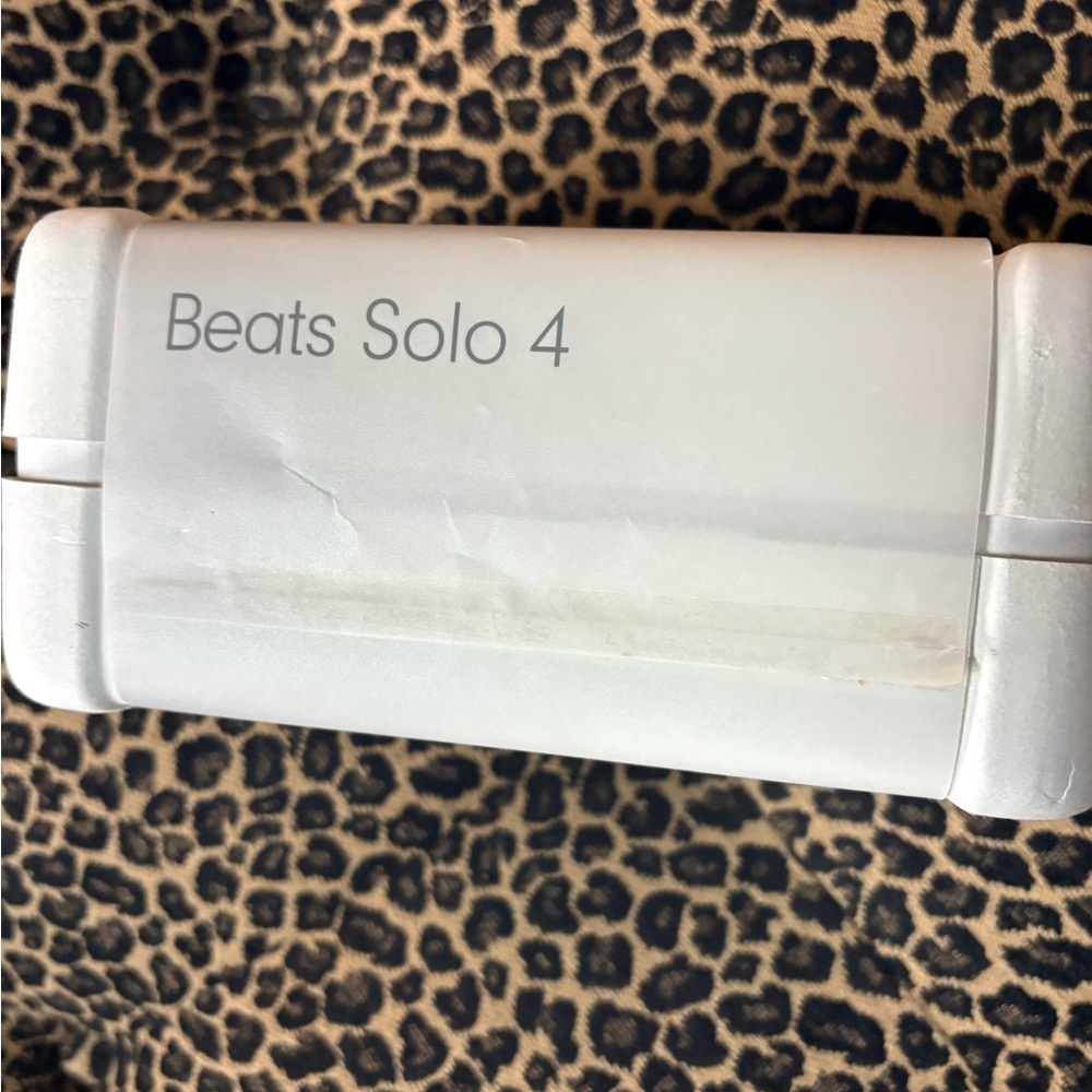 Beats Solo 4 Headphones New in box unopened - Picture 3 of 5